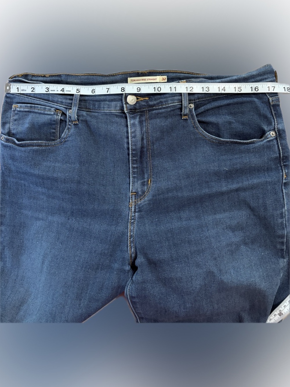 Levi’s 724 High-Rise Women's Jeans in Medium Dark Blue - Picture 4 of 8